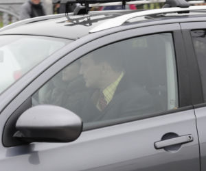 SIKORSKI SAM SIĘ POGRĄŻA