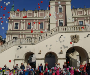 Zamość: Przedszkolaki wypuściły 100 balonów na 100-lecie niepodległości
