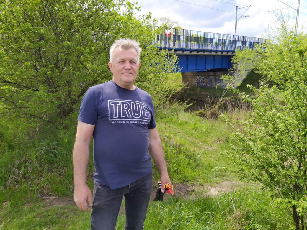 Sprzątanie mostu kolejowego nad rzeką Muchawką - 15.05.2021