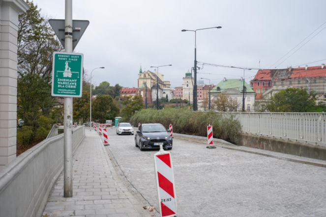 Kluczowy przejazd w centrum Warszawy znów otwarty po wyjątkowym odkryciu pod jezdnią