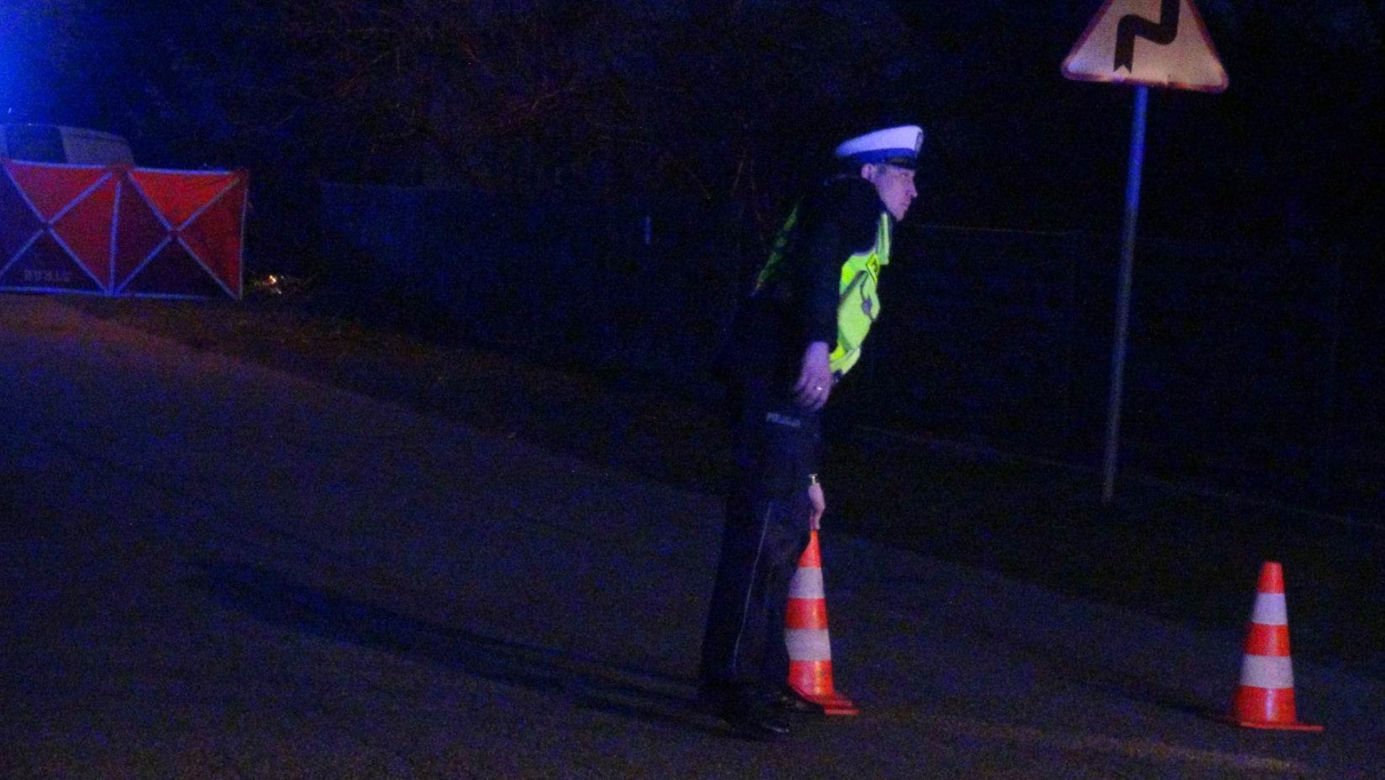 Zginął zmiażdżony przez busa pod własnym domem! Tragedia pod Łochowem