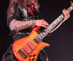 Skrupulatnie wyreżyserowany groteskowy spektakl okraszony nutą surrealizmu – Avatar zawładną Warszawą [RELACJA]