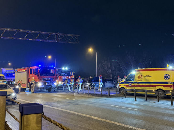 Zderzenie czterech aut na moście w Warszawie
