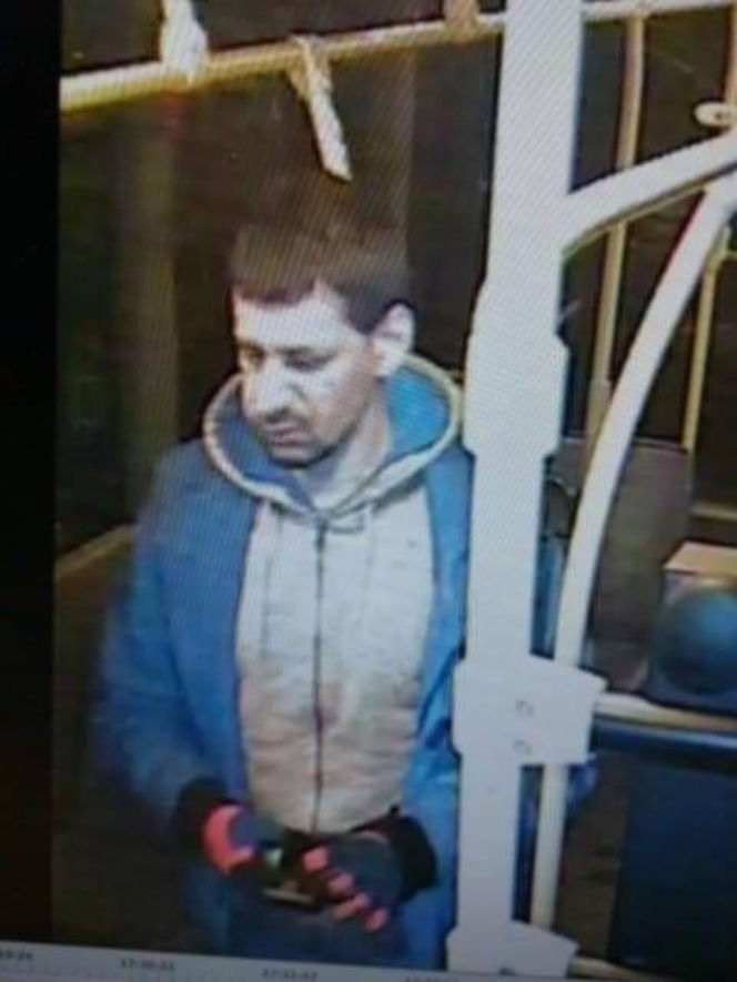 Policja poszukuje tego mężczyzny. Może mieć związek z napadem na kierowców MPK we Wrocławiu