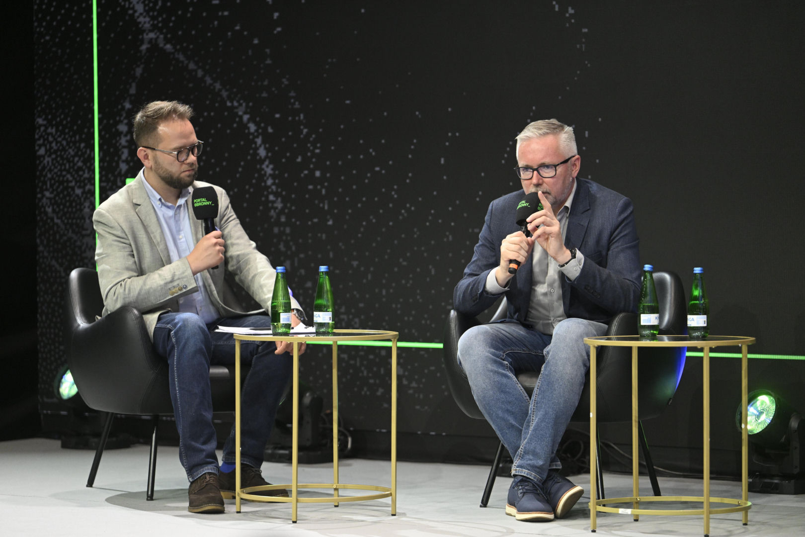 Warszawskie Targi Obronne. Scena Biała. Fake newsy. Czy można z nimi wygrać