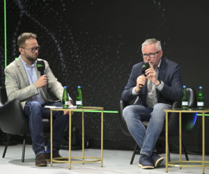 Warszawskie Targi Obronne. Scena Biała. Fake newsy. Czy można z nimi wygrać