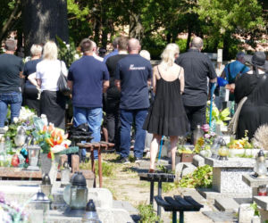 Zatłukli biznesmena trzonkami siekier. Jeden z morderców wciąż na wolności