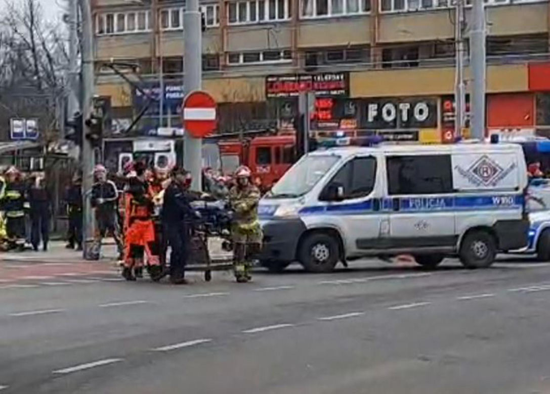 W Szczecinie kierowca rozpędzonym samochodem wpadł w pieszych