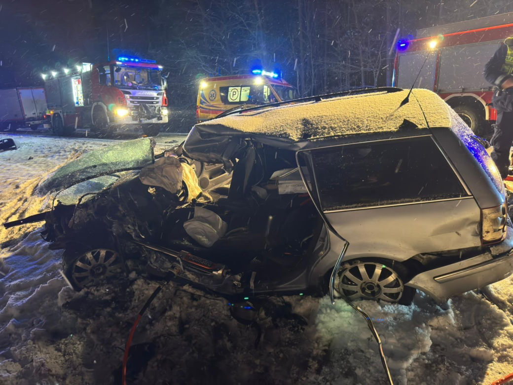Tragiczny wypadek w Dybowie pod Toruniem. Nie żyje kierowca