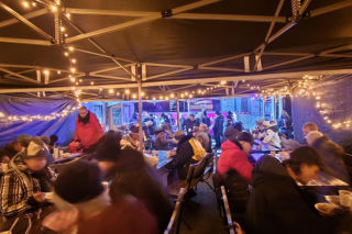 Wigilia w Coffee House Waryńskiego 19. Święty Mikołaj przyszedł do potrzebujących wsparcia