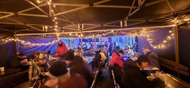 Wigilia w Coffee House Waryńskiego 19. Święty Mikołaj przyszedł do potrzebujących wsparcia