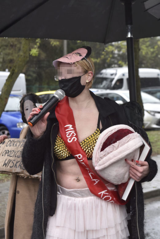 Urodziny Ojca Rydzyka zorganizowane przez środowiska feministyczne