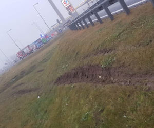 Policjanci ROZBILI radiowóz na autostradzie. Dwie osoby w szpitalu