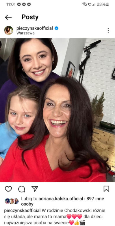 M jak miłość na planie. Iza (Adriana Kalska), Aleksandra (Małgorzata Pieczyńska), Szymek (Staś Szczypiński), Maja (Laura Jankowska)