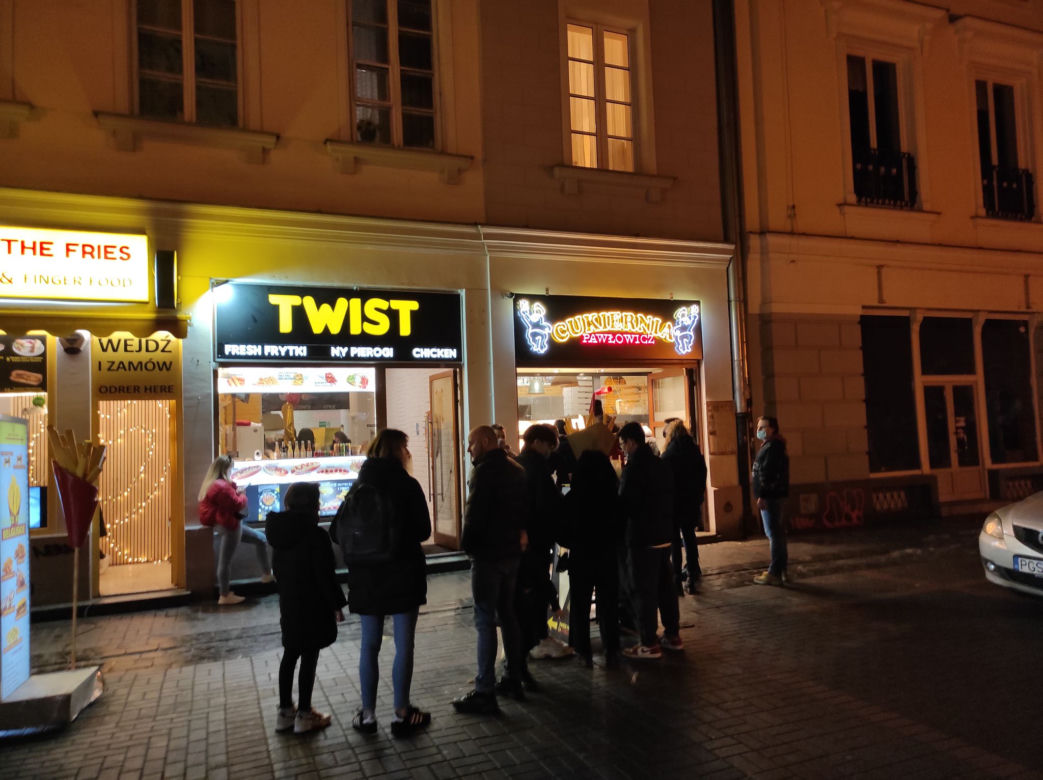 Tłumy na ulicach Warszawy