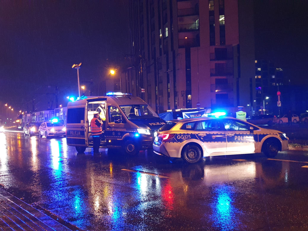Zwłoki przy torach. Poważne utrudnienia na Mogilskiej. Nie jeżdżą tramwaje