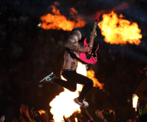 Maroon 5 i Adam Levine podczas Super Bowl 2019