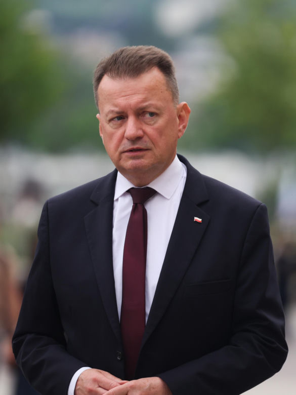 Jarosław Kaczyński odwiedził grób brata w dniu urodzin. Towarzyszyła mu rodzina [ZDJĘCIA]