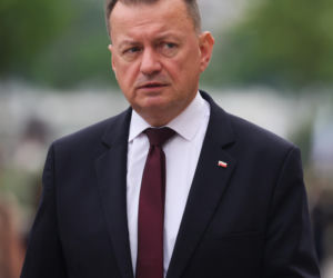 Jarosław Kaczyński odwiedził grób brata w dniu urodzin. Towarzyszyła mu rodzina [ZDJĘCIA]