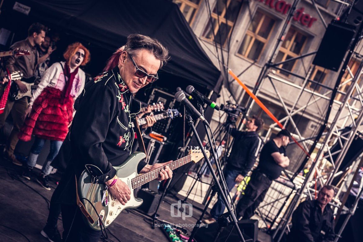 Gitarowy Rekord Guinnessa Online. Transmisja na żywo, relacja live, transmisja online, liczba gitarzystów. Czy padł rekord? 
