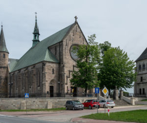 To jedno z najpiękniejszych miast w województwie łódzkim. Jest też jedną z najstarszych osad w Polsce