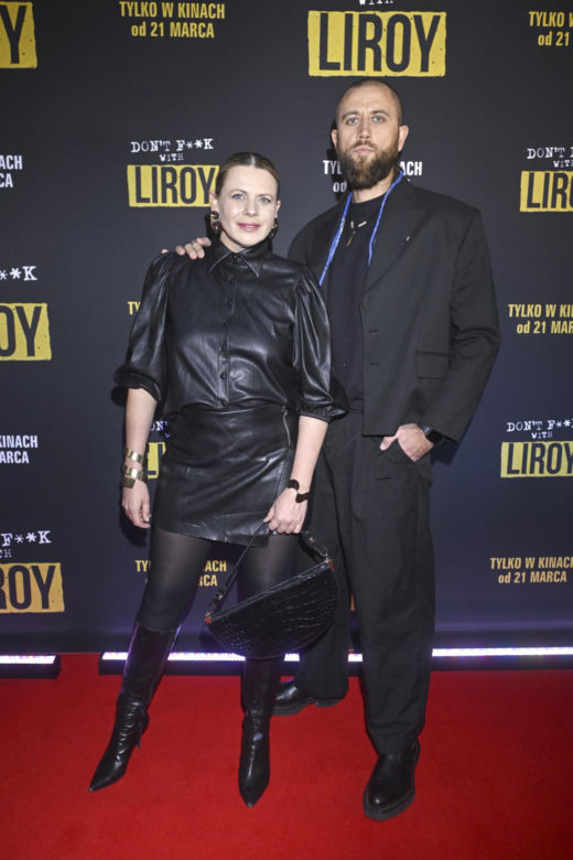 Piotr Zelt w dresie, kolorowa Maja Hirsch i Sadowska w lateksie. Tłum celebrytów na premierze