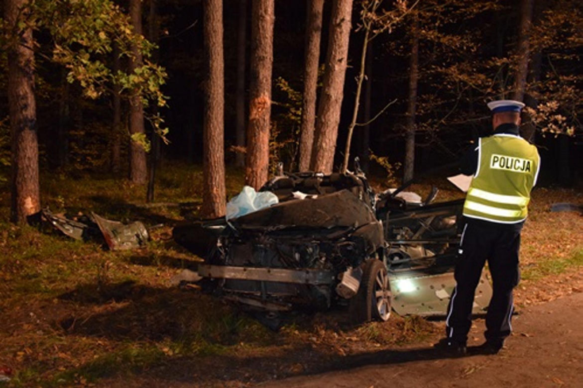 Karolina, Klaudia i Julia roztrzaskały się na drzewie. Młode piłkarki zginęły na miejscu