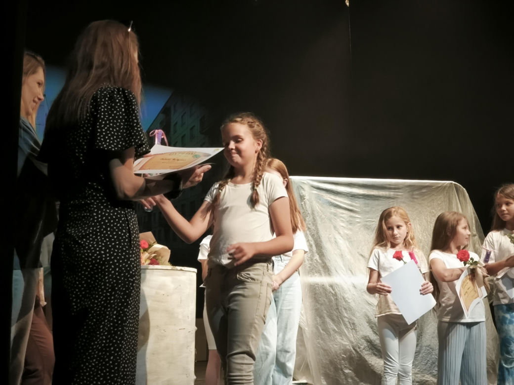 Spektakl na zakończenie warsztatów teatralnych w Teatrze Miejskim w Lesznie 
