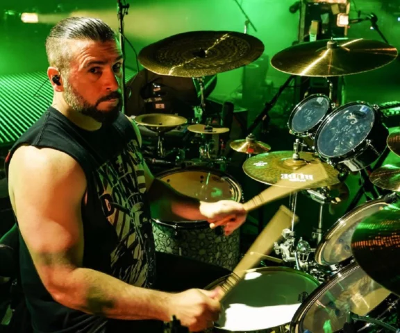 Perkusista System of a Down chce wsadzić do więzienia... Charlize Theron! Chodzi o cytat, który nawet nie był jej!