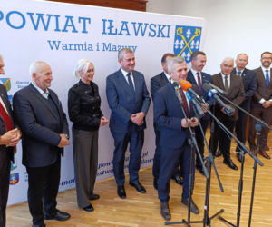 Podpisanie umów na przebudowy skrzyżowań na DK 15 w Sampławie i DK 16 w Lubajnach, Starych Jabłonkach i Zawadach Małych