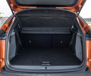 Peugeot 2008 GT Line vs Renault Captur Intens