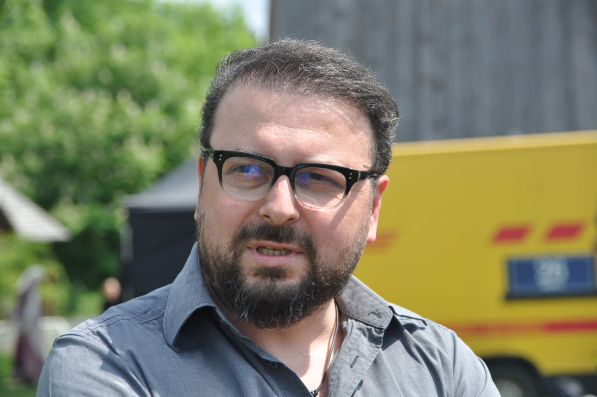 "Sami swoi. Początek". Filmowy kręcili sceny w Muzeum Wsi Kieleckiej w Tokarni