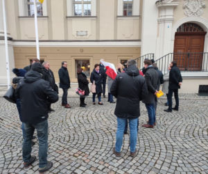 Nigdy więcej wojny! Protest na rynku w Lesznie