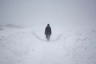 Ksiądz na kolędzie w śnieżycy. Czy to prawdziwy heroizm duszpasterza?