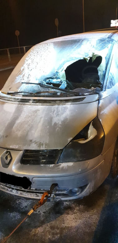 Ogromny pożar auta na Wale Miedzeszyńskim. Pomogli inni kierowcy