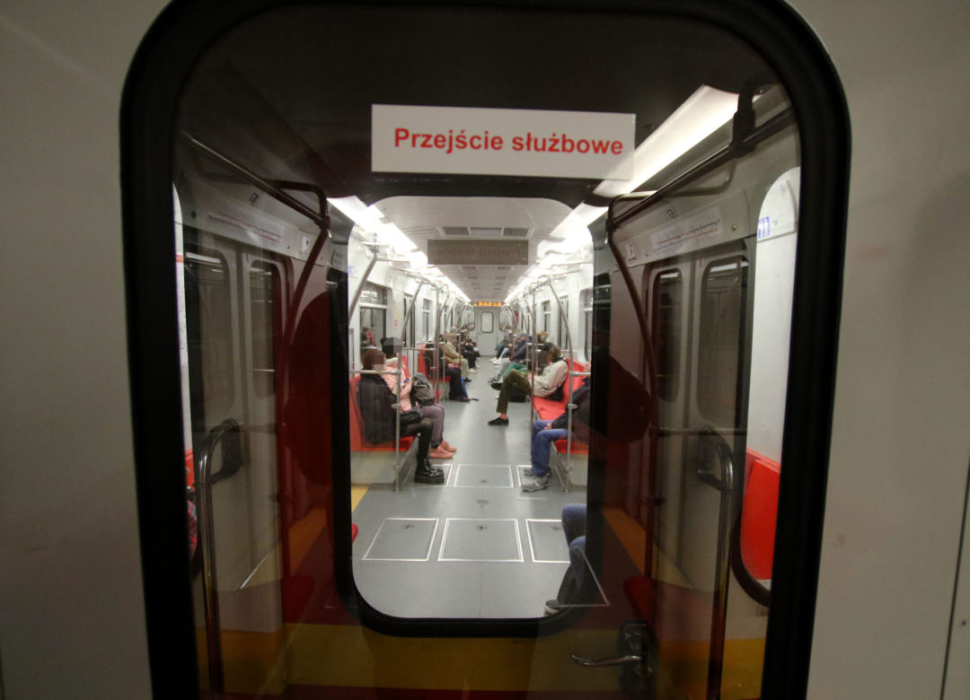  Kultowy pociąg metra ostatni raz pojechał w Warszawie. Co się z nim stanie?