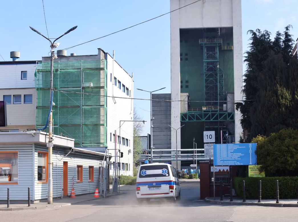Wstrząs w kopalni Zofiówka. Ratownicy szukają górników