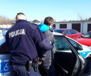 Rawicz. Przyszli do mieszkania 25-latka. Tam doszło do rozboju