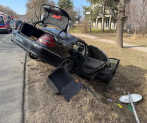 Twarde lądowanie w rowach. Pechowy koniec dwóch różnych podróży