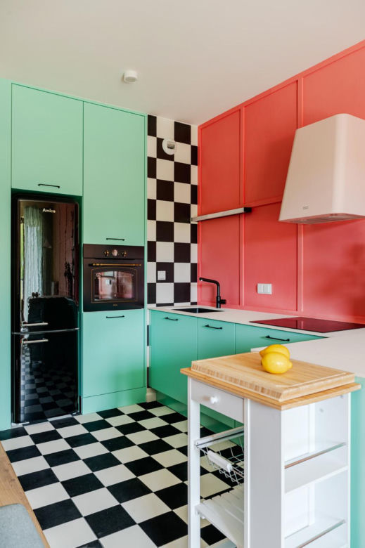 Kolorowe mieszkanie w stylu kalifornijskiego modernizmu
