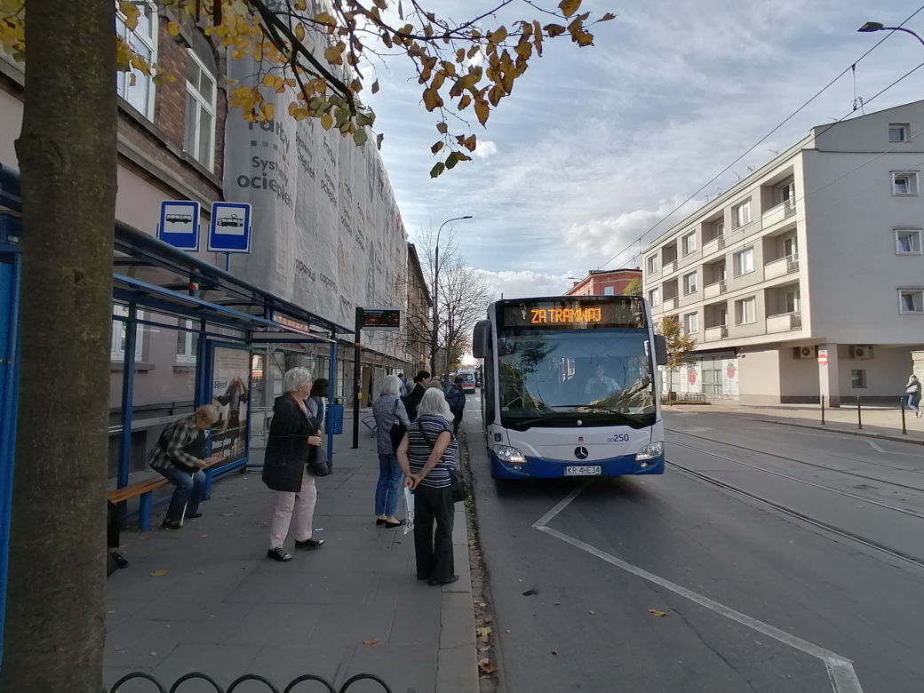 Zderzenie tramwaju z BMW w Krakowie