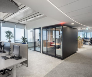 Biura Mercedes-Benz na warszawskich Włochach.