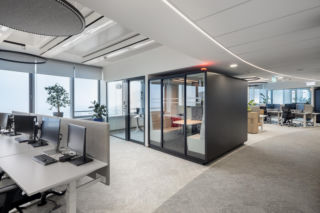 Biura Mercedes-Benz na warszawskich Włochach.