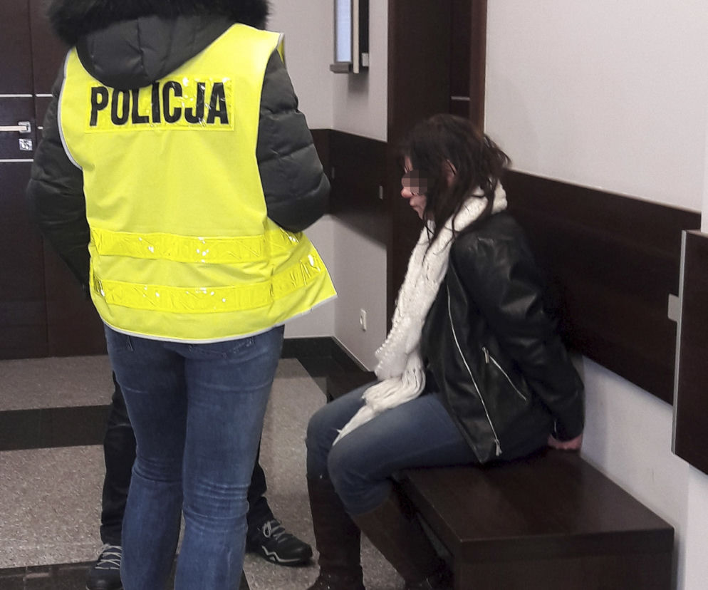 Wyjęła niemowlę z wózka, cisnęła nim o ziemię i skopała
