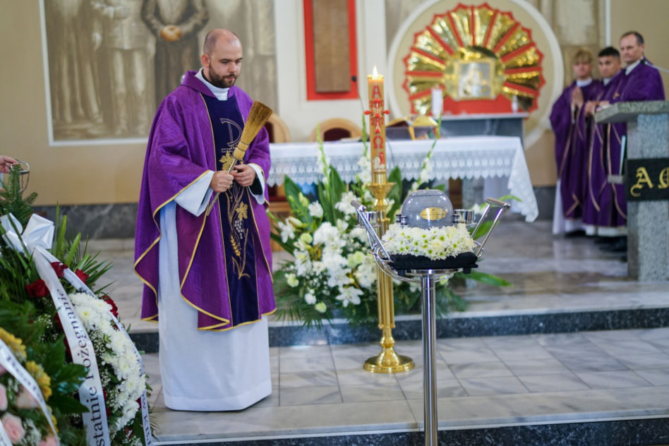 Wzruszający pogrzeb Ilony Kuśmierskiej. Ostatnie pożegnanie Jadźki z "Samych Swoich"