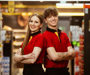 Zarobki w Biedronce poszły w górę. Tyle można zarobić w 2025 roku.