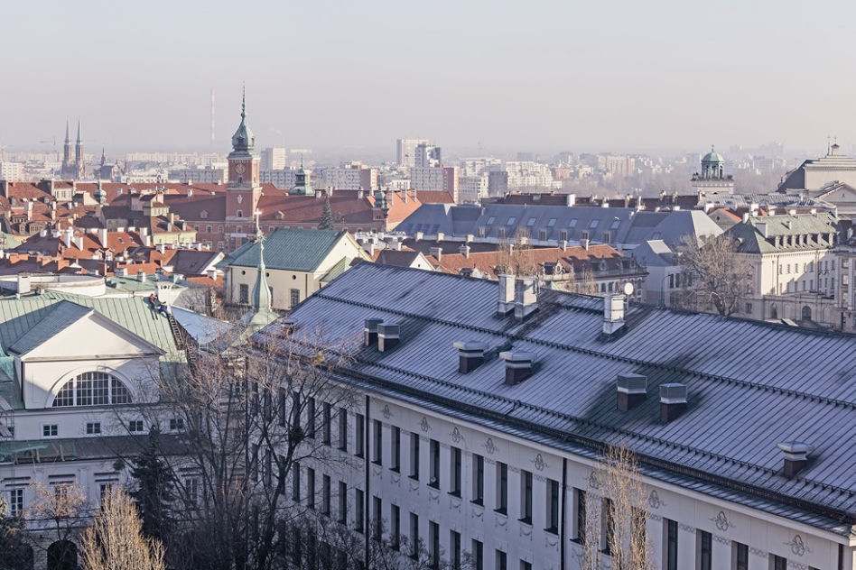Biurowiec Plac Zamkowy w Warszawie. Dachy Starego Miasta 