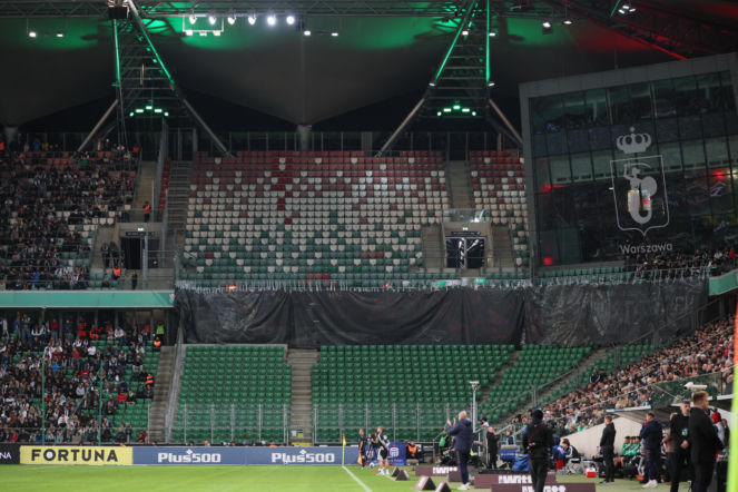 Piłkarze Wisły Kraków sprowokowali stadion Legii. Wymowny gest, nagrało się