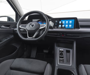 Toyota Corolla GR Sport 2.0 Hybrid Dynamic Force 184 KM e-CVT vs. Volkswagen Golf 8 1.5 eTSI 150 KM Style DSG7