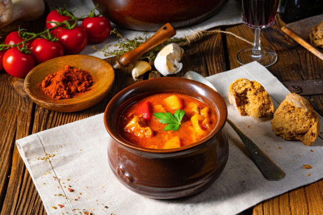 Bogracz, który zachwycił Magdę Gessler – idealny na rodzinny obiad